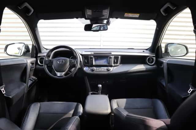 Toyota RAV4 (2017) thumbnail 6