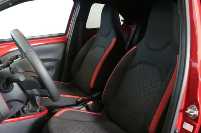 Toyota Aygo X (2024) thumbnail 3