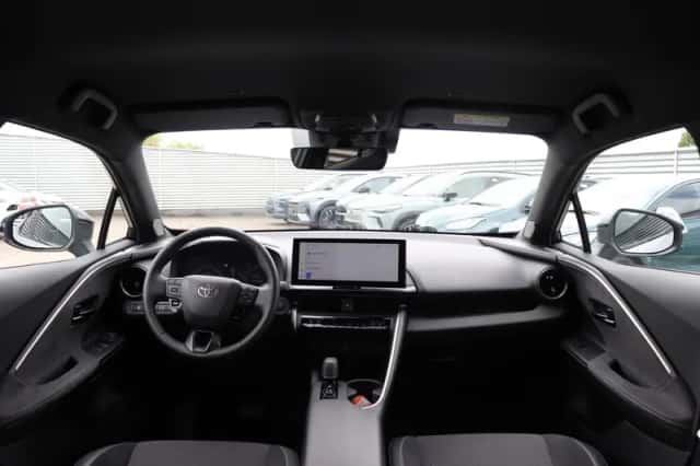 Toyota C-HR (2025) thumbnail 3