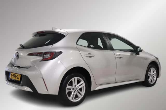 Toyota Corolla (2021) thumbnail 2