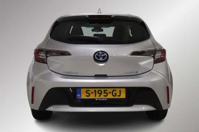 Toyota Corolla (2021) thumbnail 4