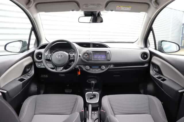 Toyota Yaris (2020) thumbnail 3
