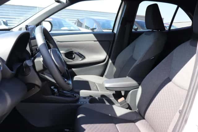 Toyota Yaris Cross (2025) thumbnail 4