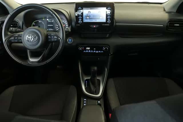 Toyota Yaris (2021) thumbnail 3
