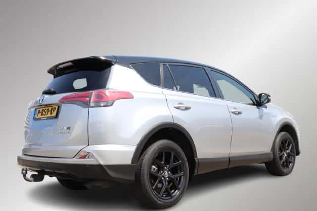 Toyota RAV4 (2018) thumbnail 2
