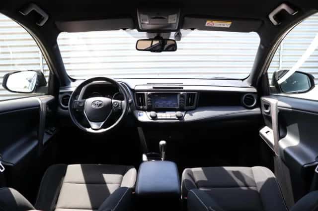 Toyota RAV4 (2018) thumbnail 3