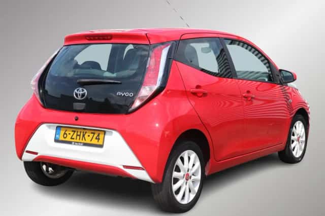 Toyota Aygo (2015) thumbnail 2
