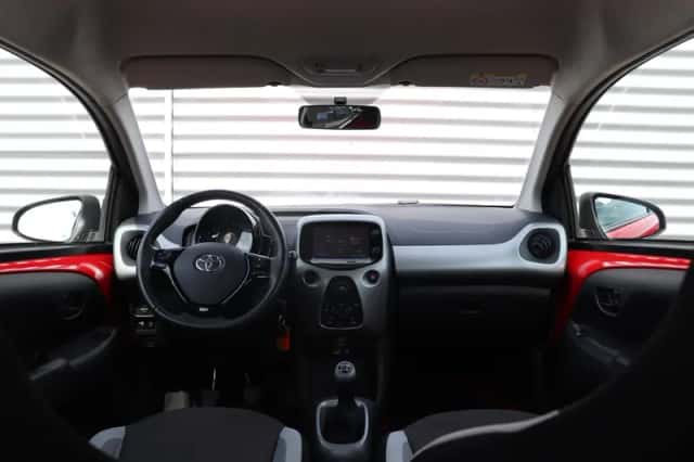 Toyota Aygo (2015) thumbnail 3