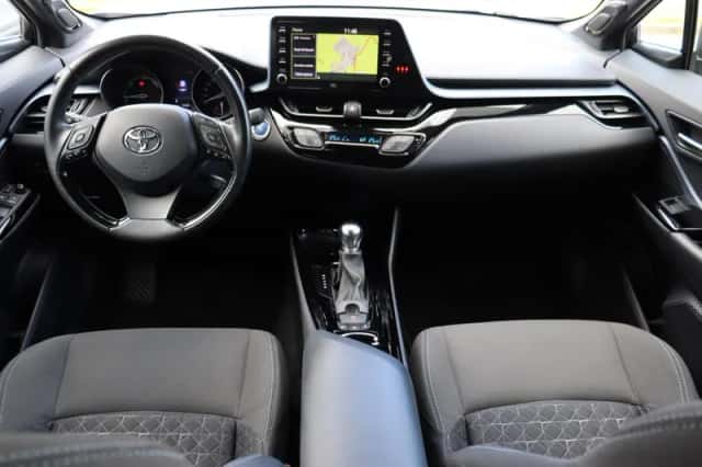Toyota C-HR (2020) thumbnail 3