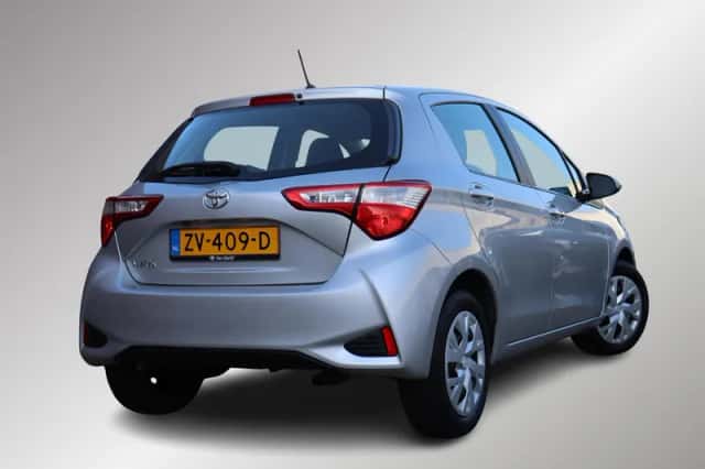 Toyota Yaris (2019) thumbnail 2