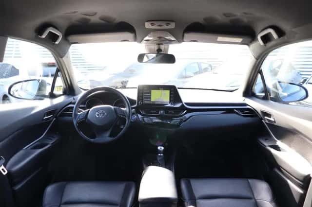 Toyota C-HR (2021) thumbnail 3