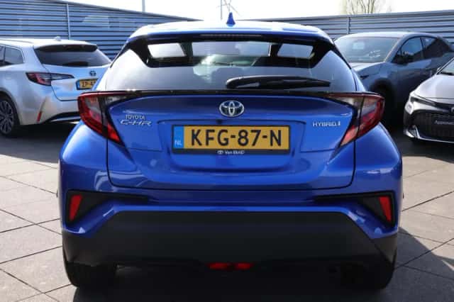 Toyota C-HR (2021) thumbnail 4