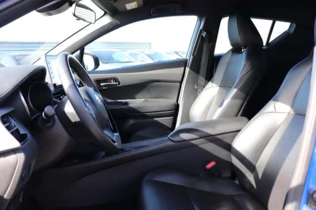 Toyota C-HR (2021) thumbnail 6