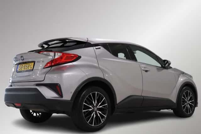 Toyota C-HR (2018) thumbnail 2