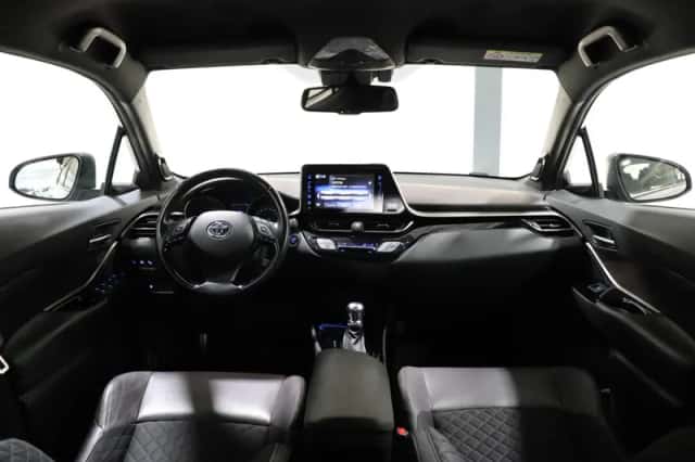 Toyota C-HR (2018) thumbnail 5