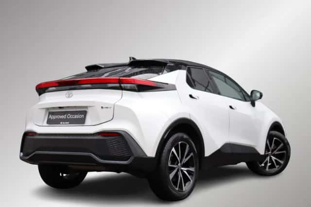 Toyota C-HR (2025) thumbnail 2