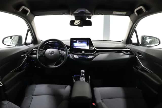 Toyota C-HR (2018) thumbnail 3