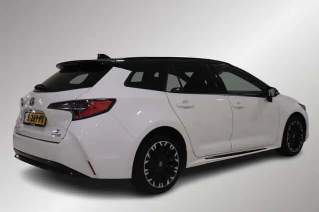 Toyota Corolla (2023) thumbnail 2