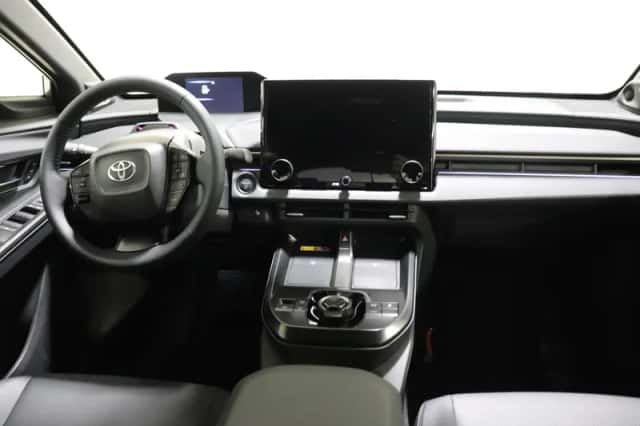 Toyota bZ4X (2025) thumbnail 3