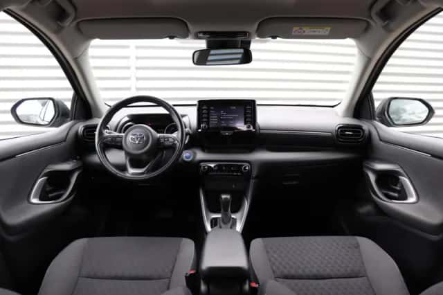 Toyota Yaris (2020) thumbnail 3