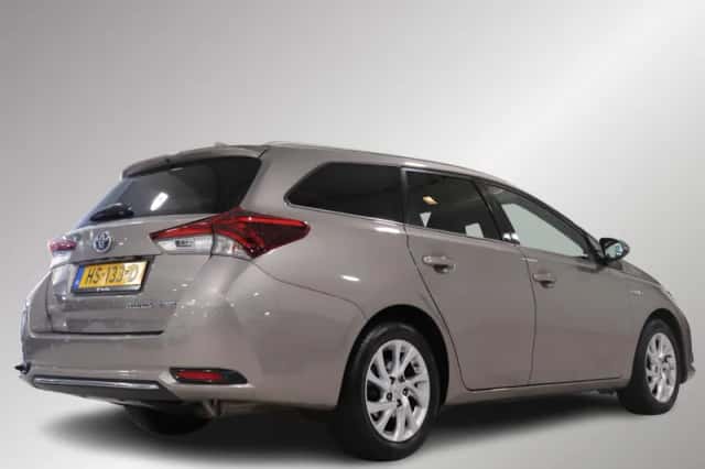 Toyota Auris (2016) thumbnail 2