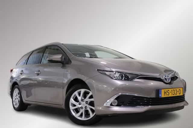 Toyota Auris (2016) thumbnail 3