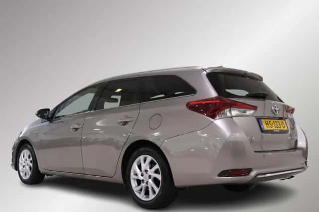 Toyota Auris (2016) thumbnail 4