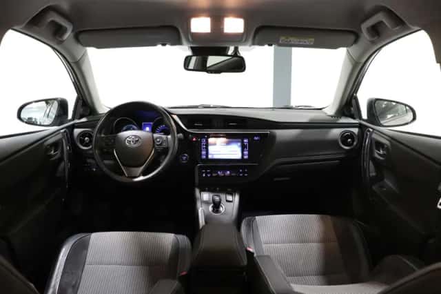 Toyota Auris (2016) thumbnail 5