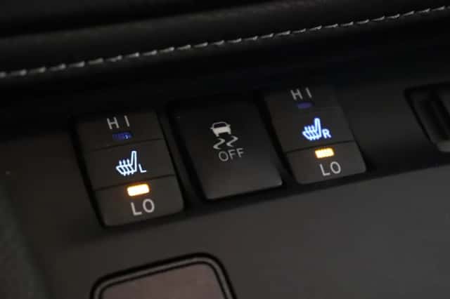 Toyota Auris (2016) thumbnail 6