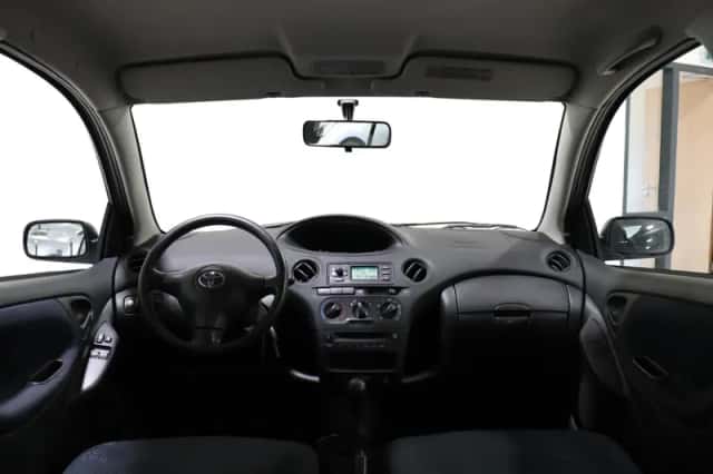 Toyota Yaris (2003) thumbnail 5