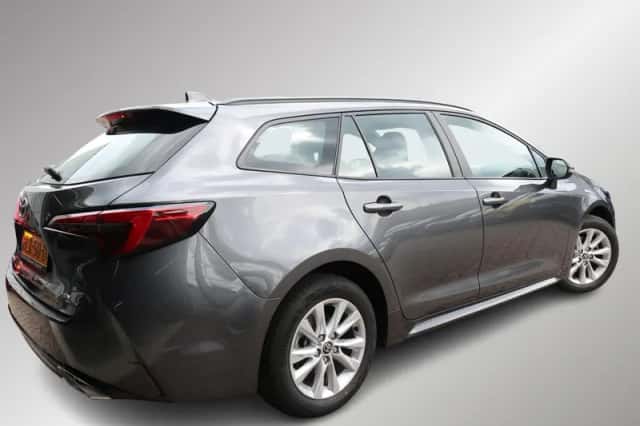 Toyota Corolla (2025) thumbnail 2
