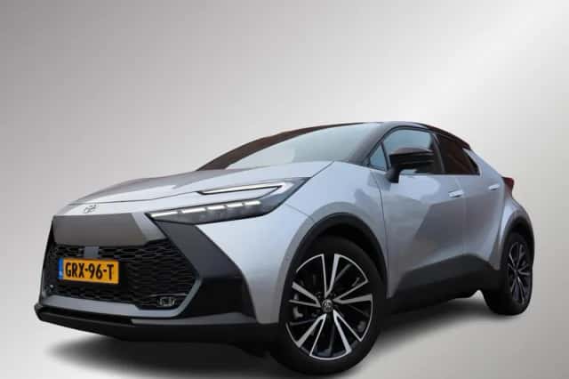 Toyota C-HR (2024) thumbnail 1