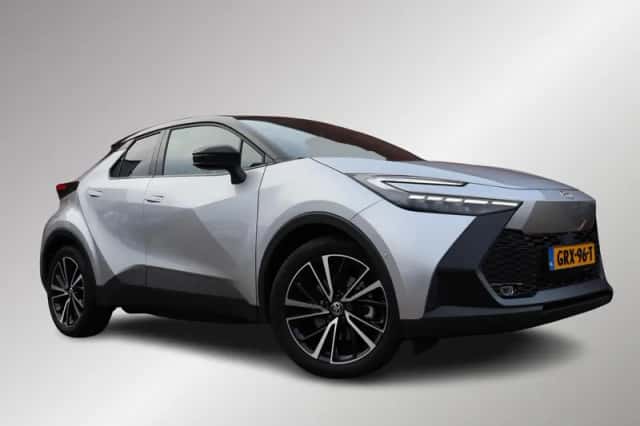 Toyota C-HR (2024) thumbnail 4
