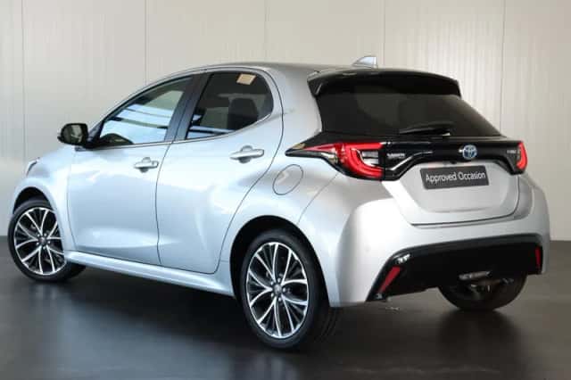 Toyota Yaris (2023) thumbnail 2