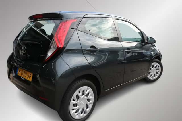 Toyota Aygo (2020) thumbnail 2