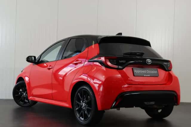 Toyota Yaris (2022) thumbnail 2