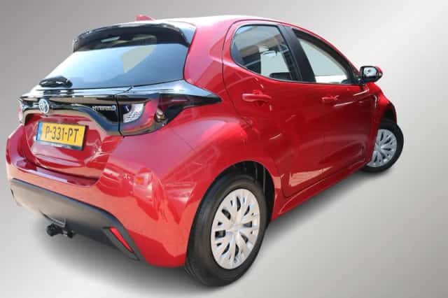 Toyota Yaris (2022) thumbnail 2