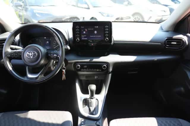Toyota Yaris (2022) thumbnail 3