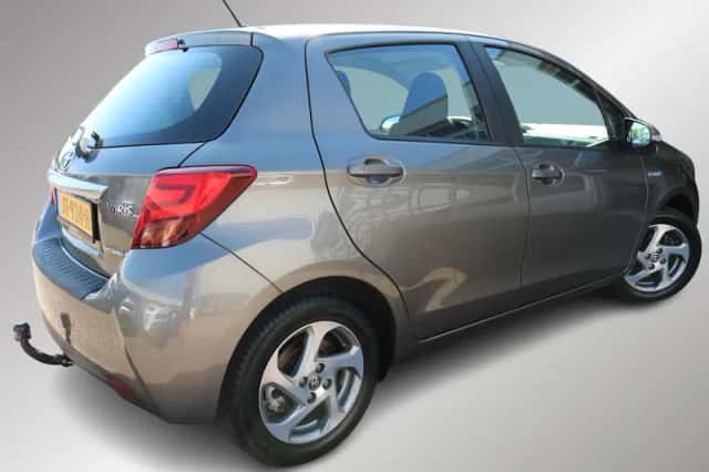 Toyota Yaris (2016) thumbnail 2