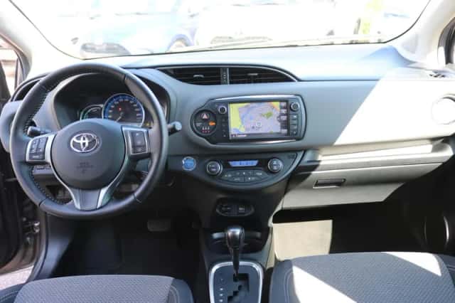 Toyota Yaris (2016) thumbnail 4