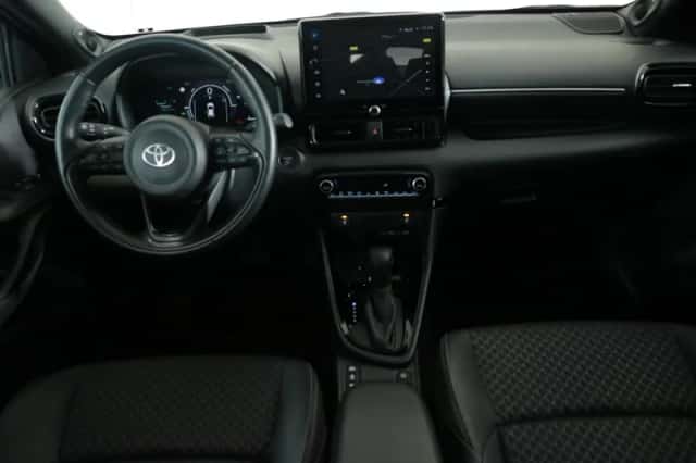 Toyota Yaris (2024) thumbnail 3