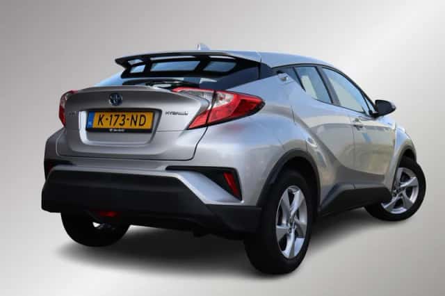 Toyota C-HR (2019) thumbnail 2