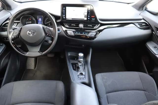 Toyota C-HR (2019) thumbnail 3