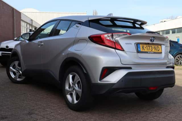 Toyota C-HR (2019) thumbnail 5