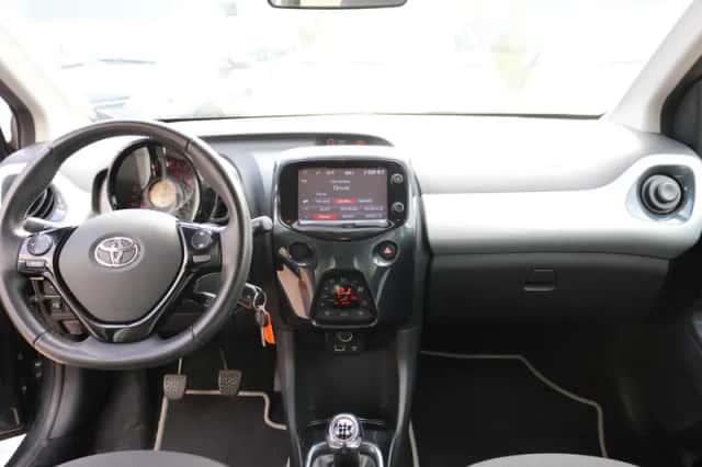 Toyota Aygo (2016) thumbnail 5