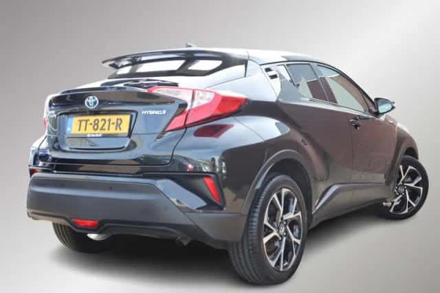Toyota C-HR (2018) thumbnail 2