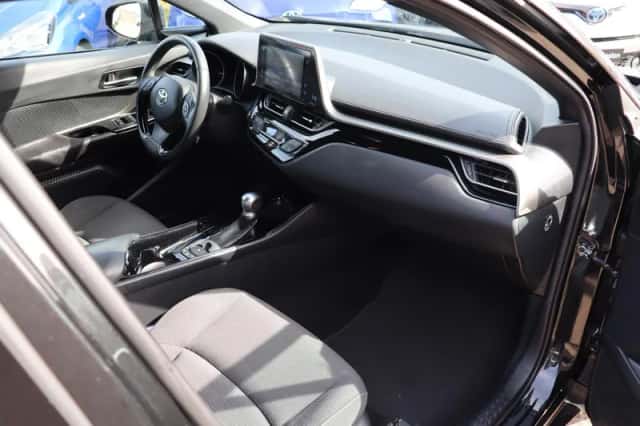 Toyota C-HR (2018) thumbnail 4