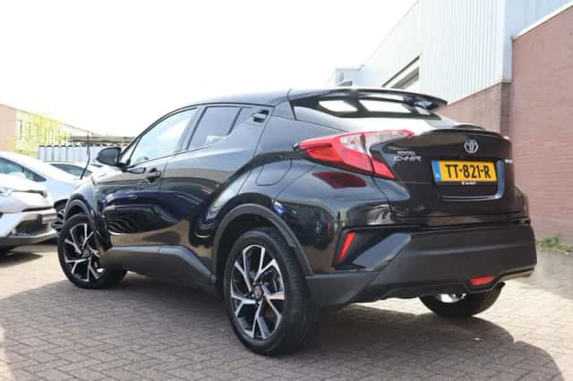 Toyota C-HR (2018) thumbnail 5
