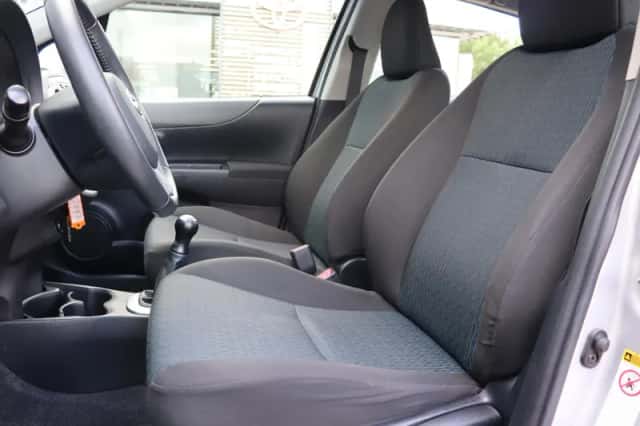 Toyota Yaris (2011) thumbnail 3