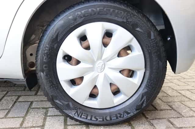 Toyota Yaris (2011) thumbnail 4